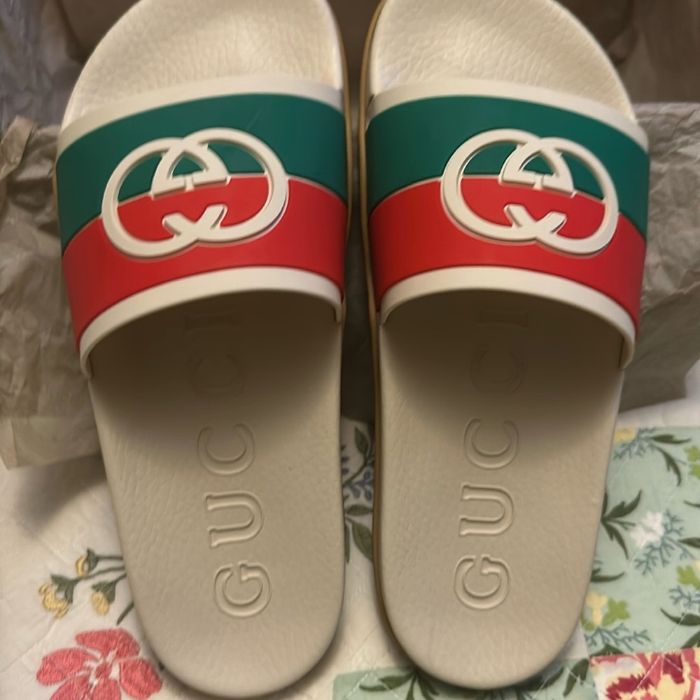 Gucci slides new